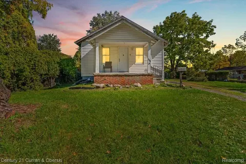 359 Arcola St, Inkster, MI 48141