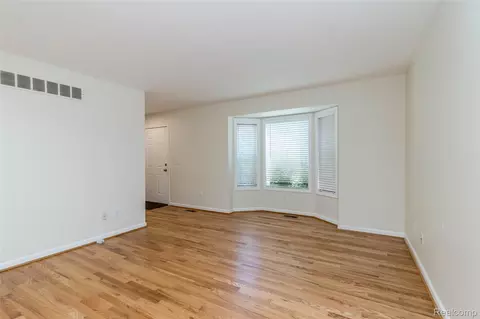 Living - 2723 Grayson St, Ferndale, MI 48220 photo 2 of 2
