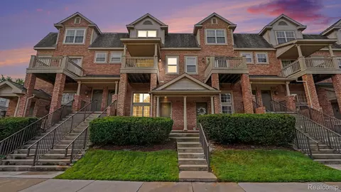 2854 Barclay Way, Ann Arbor, MI 48105