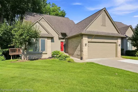 24597 Edgewood Dr, Novi, MI 48374