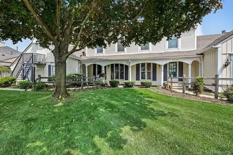 33362 Jefferson Ave, Saint Clair Shores, MI 48082