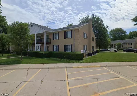 34660 Huntley Dr #38, Sterling Heights, MI 48312
