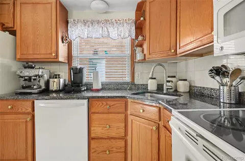 Kitchen - 21750 Schroeder Ave, Eastpointe, MI 48021 photo 1 of 3