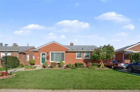 Exterior - 21750 Schroeder Ave, Eastpointe, MI 48021 photo 5 of 5