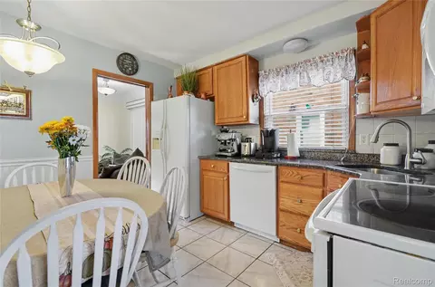Kitchen - 21750 Schroeder Ave, Eastpointe, MI 48021 photo 3 of 3