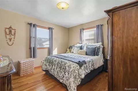 Bedroom - 21750 Schroeder Ave, Eastpointe, MI 48021 photo 3 of 3