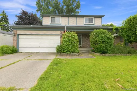 Exterior - 18238 Red Oaks Dr, Macomb, MI 48044 photo 3 of 10