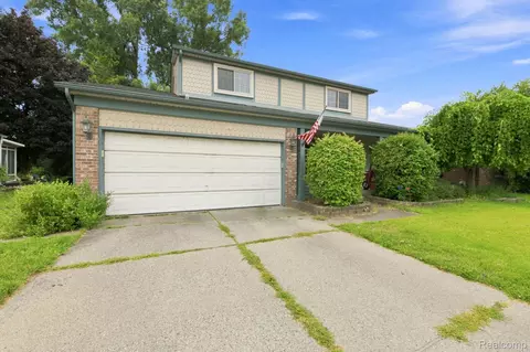 Exterior - 18238 Red Oaks Dr, Macomb, MI 48044 photo 5 of 10