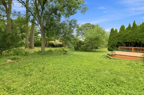 Exterior - 18238 Red Oaks Dr, Macomb, MI 48044 photo 6 of 10