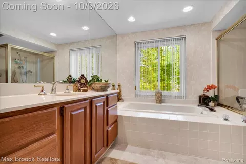 Bath - 7133 Bridge Way, West Bloomfield, MI 48322 photo 3 of 5