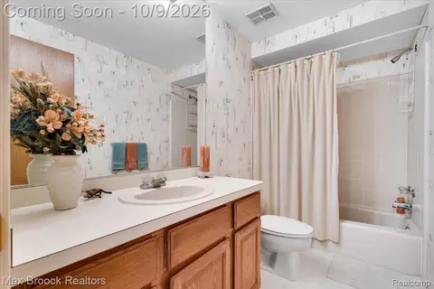 Bath - 7133 Bridge Way, West Bloomfield, MI 48322 photo 4 of 5