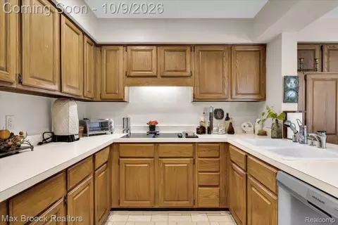 Kitchen - 7133 Bridge Way, West Bloomfield, MI 48322 photo 3 of 3