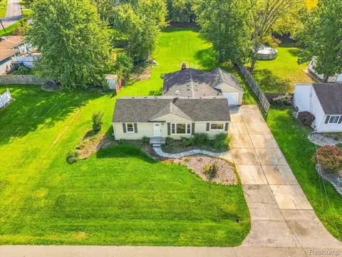 28841 Grayfield Dr, Farmington Hills, MI 48336