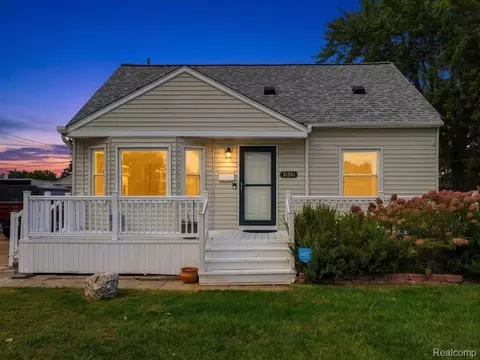31244 Krauter Ave, Garden City, MI 48135