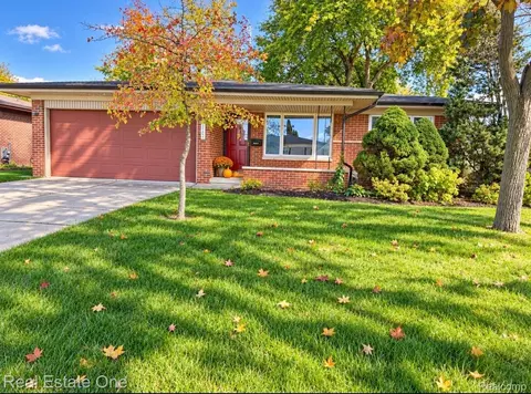36424 Clifford Dr, Sterling Heights, MI 48312