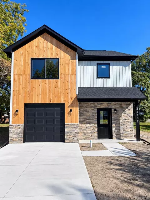 26782 Greenleaf St, Roseville, MI 48066