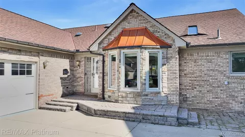 43940 Cadburry Dr, Clinton Township, MI 48038
