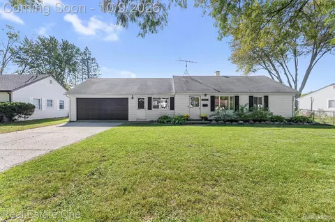 32141 Donnelly St, Garden City, MI 48135