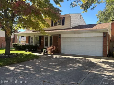 42213 Niagara Dr, Sterling Heights, MI 48313