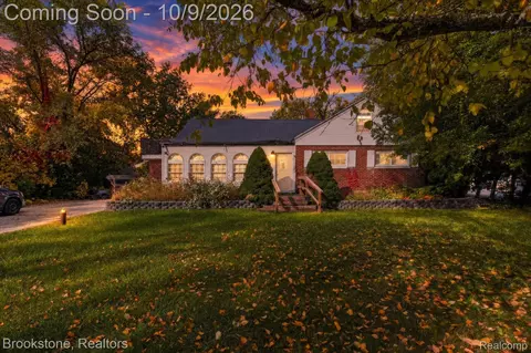 1120 Schust Rd, Saginaw, MI 48604