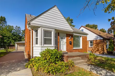 6945 N Vernon St, Dearborn Heights, MI 48127