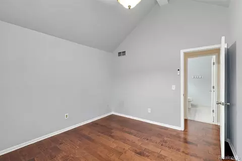 Bedroom - 50576 Commons Dr, Macomb, MI 48042 photo 2 of 5