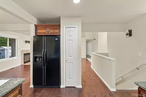 Entry Way - 50576 Commons Dr, Macomb, MI 48042 photo 2 of 2