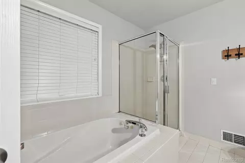 Bath - 50576 Commons Dr, Macomb, MI 48042 photo 6 of 6