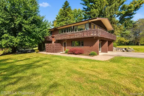 21955 Spearswood Dr, Putnam, MI 48169