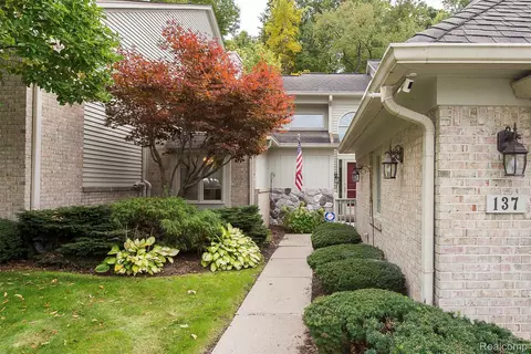 137 Hampton Ct, Northville, MI 48168