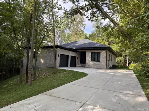 28219 Westbrook Ct, Farmington Hills, MI 48334