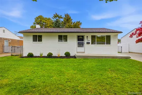 26728 Collingwood St, Roseville, MI 48066