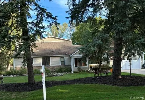 30450 Wentworth St, Livonia, MI 48154