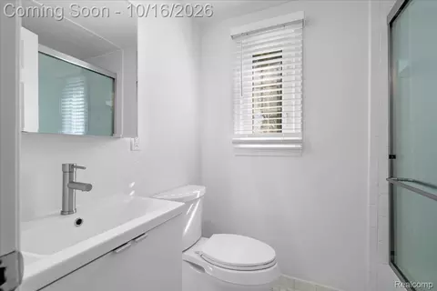 Bath - 1734 Graefield Rd, Birmingham, MI 48009 photo 1 of 2