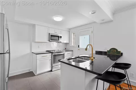 Kitchen - 1734 Graefield Rd, Birmingham, MI 48009 photo 2 of 4
