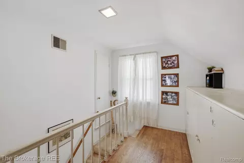 Entry Way - 613 E Atherton Rd, Flint, MI 48507 photo 3 of 4