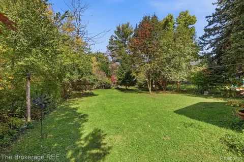 Exterior - 613 E Atherton Rd, Flint, MI 48507 photo 3 of 9