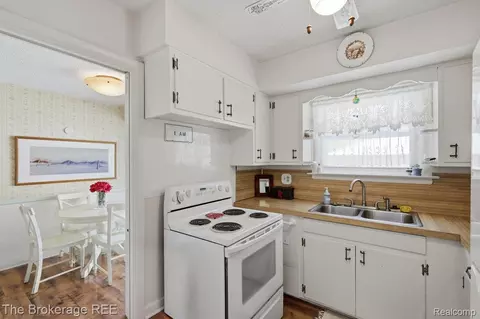 Kitchen - 613 E Atherton Rd, Flint, MI 48507 photo 2 of 2