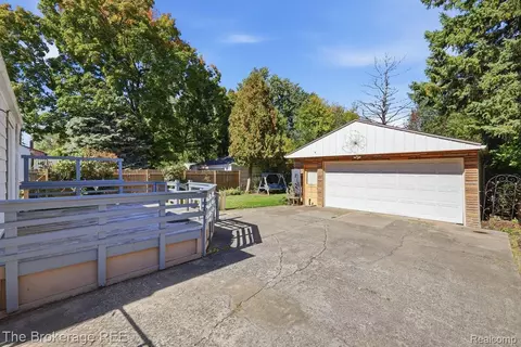 Exterior - 613 E Atherton Rd, Flint, MI 48507 photo 1 of 9