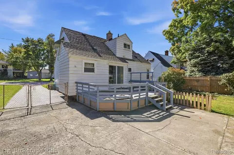Exterior - 613 E Atherton Rd, Flint, MI 48507 photo 5 of 9