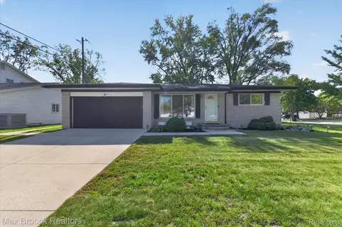 2504 Crofthill Dr, Auburn Hills, MI 48326