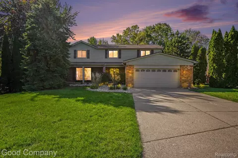 2810 Sandhurst, Rochester Hills, MI 48307