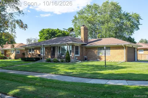 20920 Lakeland Ct, Saint Clair Shores, MI 48081
