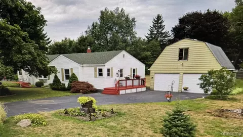 2201 Marston Dr, Waterford, MI 48327