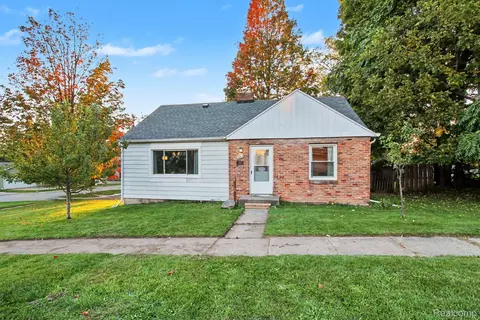 301 N East St, Fenton, MI 48430
