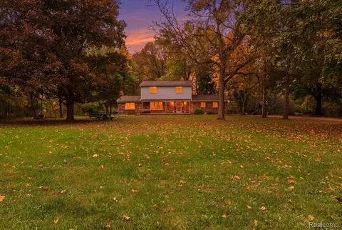 5490 Hummer Lake Rd, Brandon, MI 48371