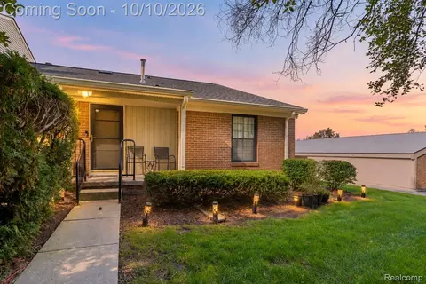 31218 Country Way, Farmington Hills, MI 48331