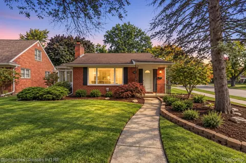 4326 N Verona Cir, Royal Oak, MI 48073