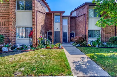 33799 Pondview Cir #47, Livonia, MI 48152