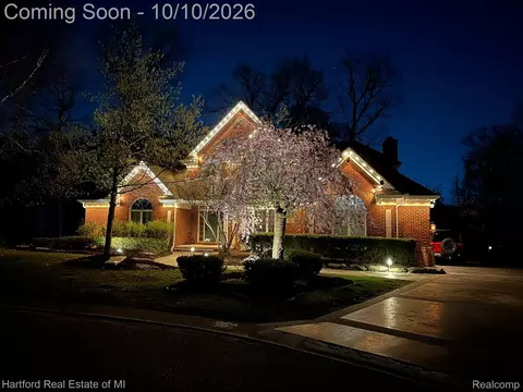 28652 Wintergreen Ct, Farmington Hills, MI 48331